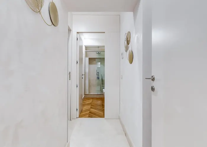 Bdc - The Platinum 2-bdr @spanish Steps